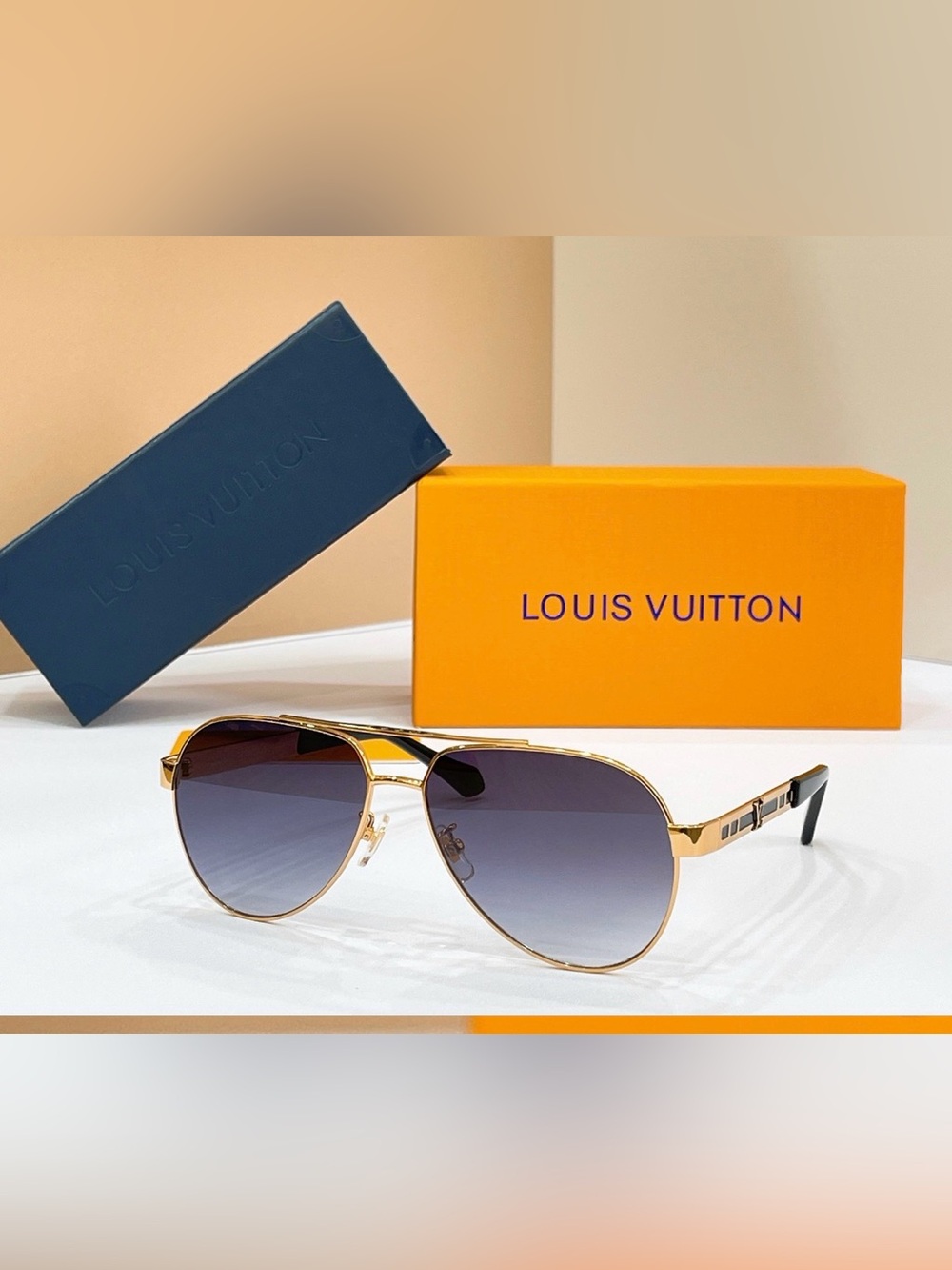 Louis Vuitton Men's Gold Frame Aviator Sunglasses - Gradient Gray Lenses